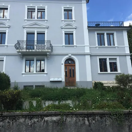 In And Out Apartment
